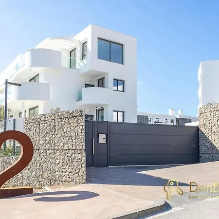 Apartment In Higueron West